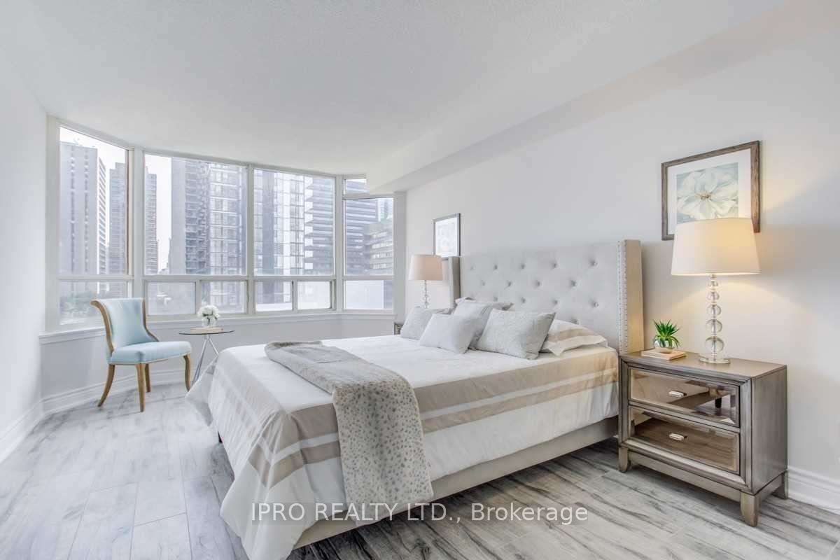 30 Greenfield Avenue, #706