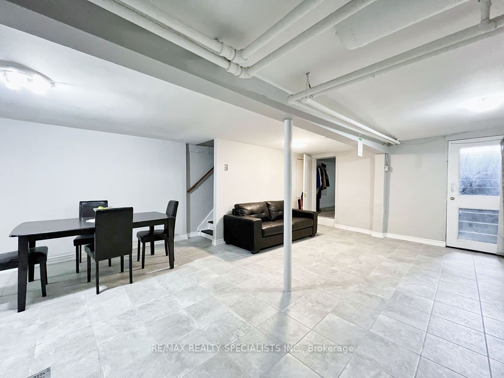 21 Foxley Street