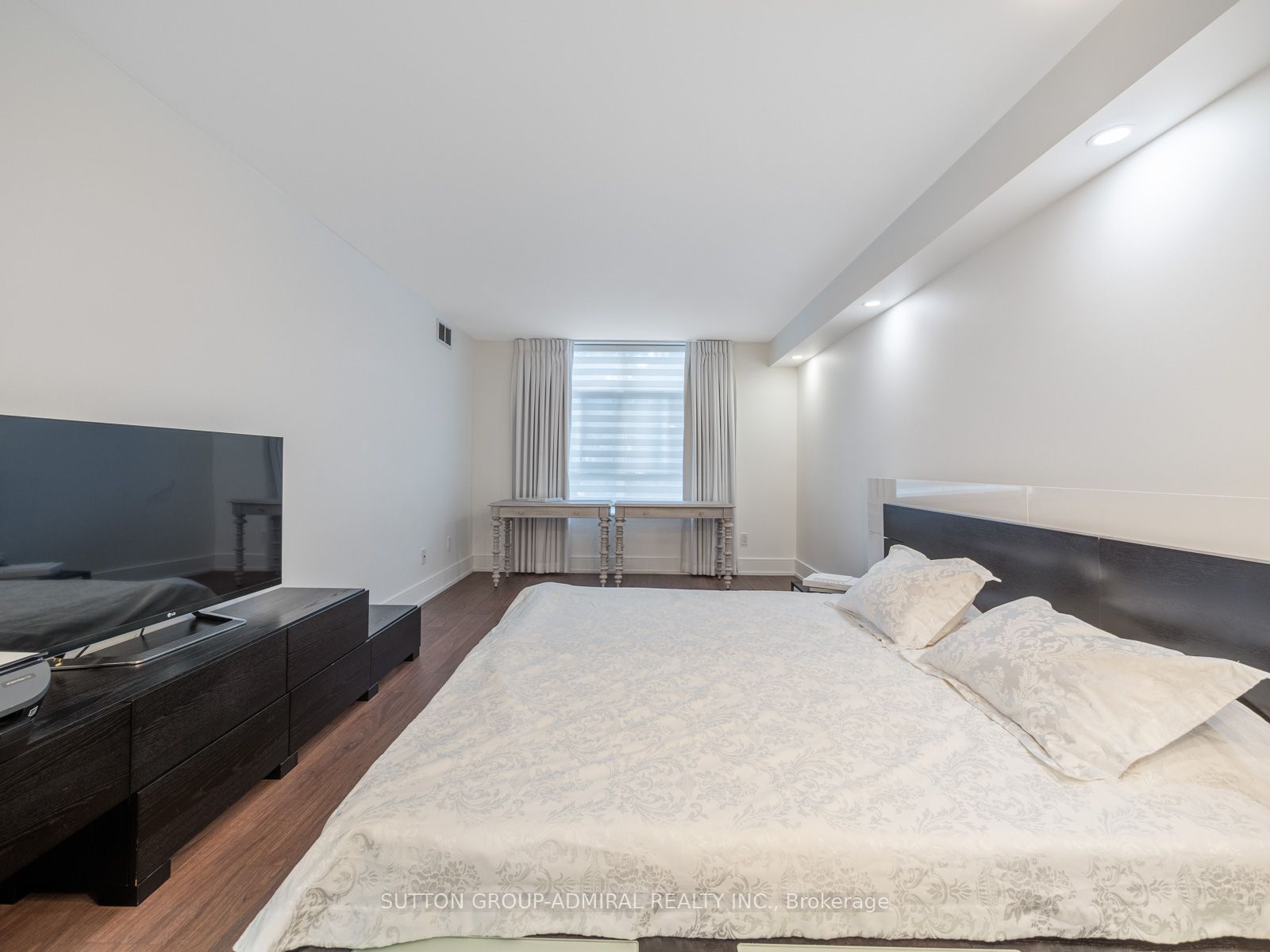 75 York Mills Road, #301