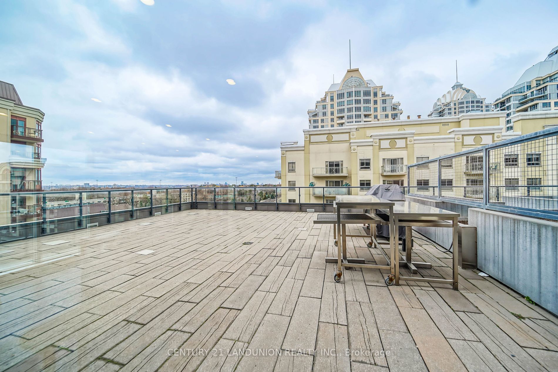 18 Rean Dr, #711