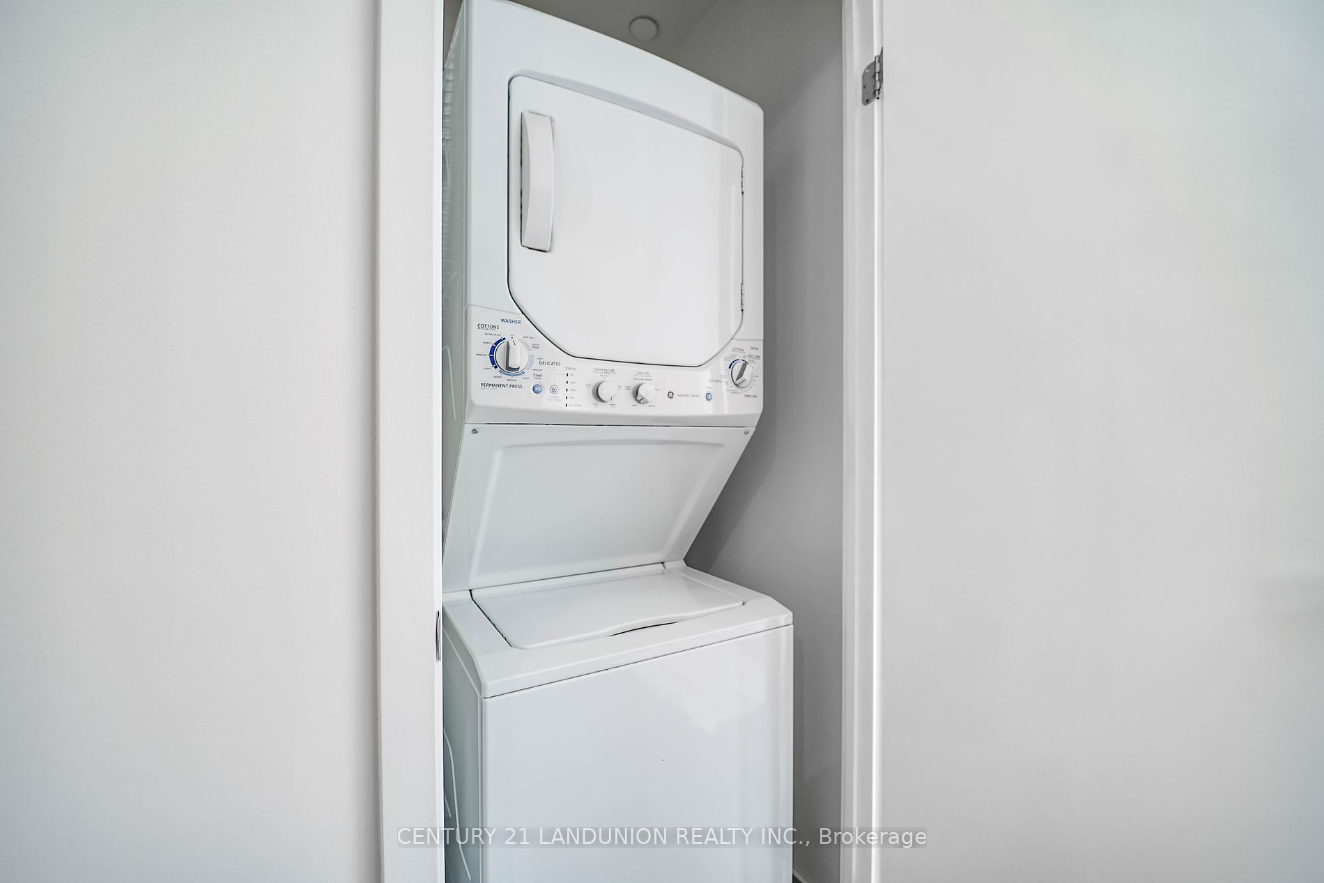 18 Rean Dr, #711