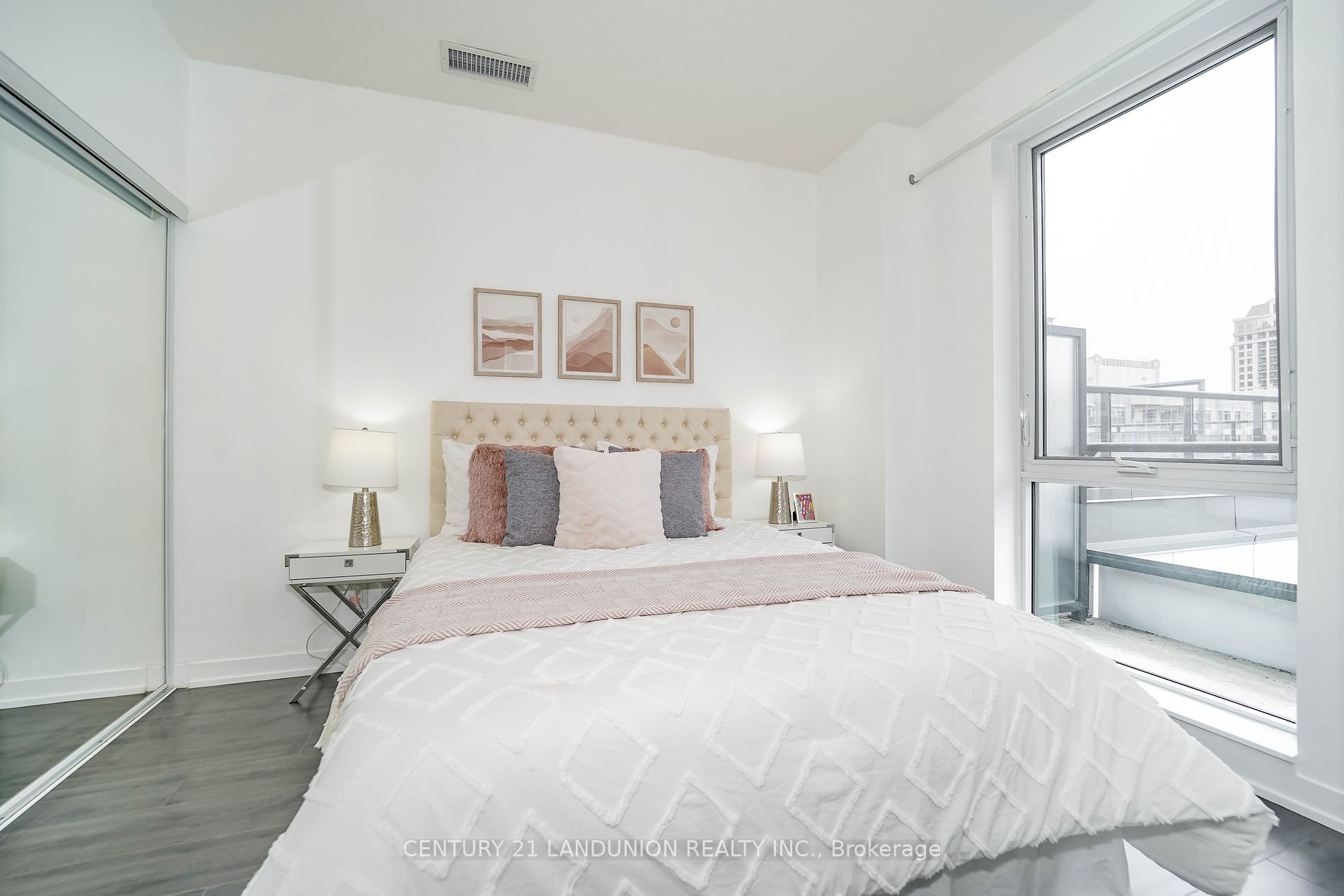 18 Rean Dr, #711
