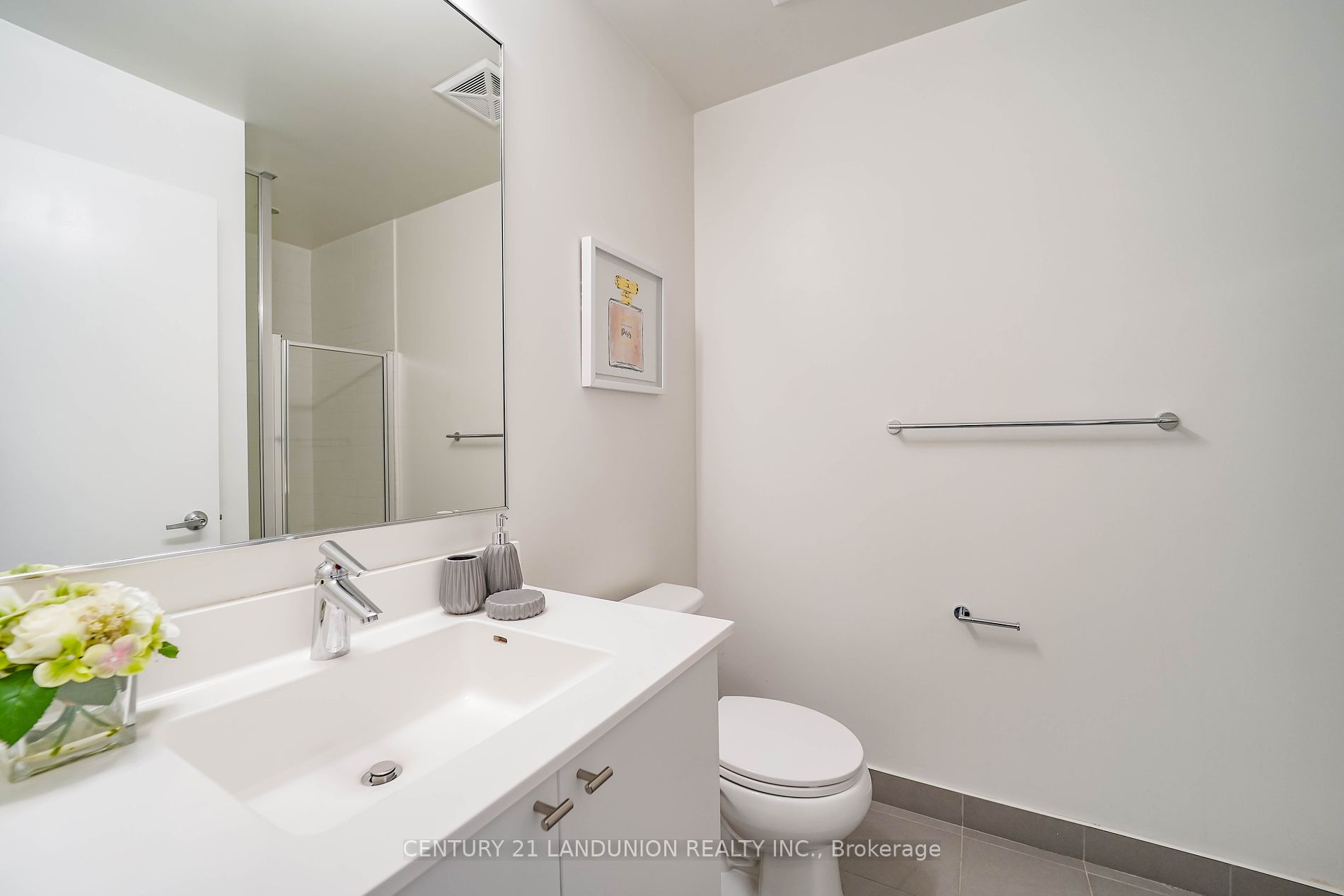 18 Rean Dr, #711