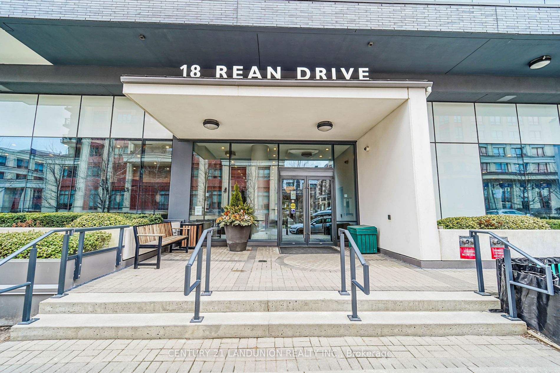 18 Rean Dr, #711