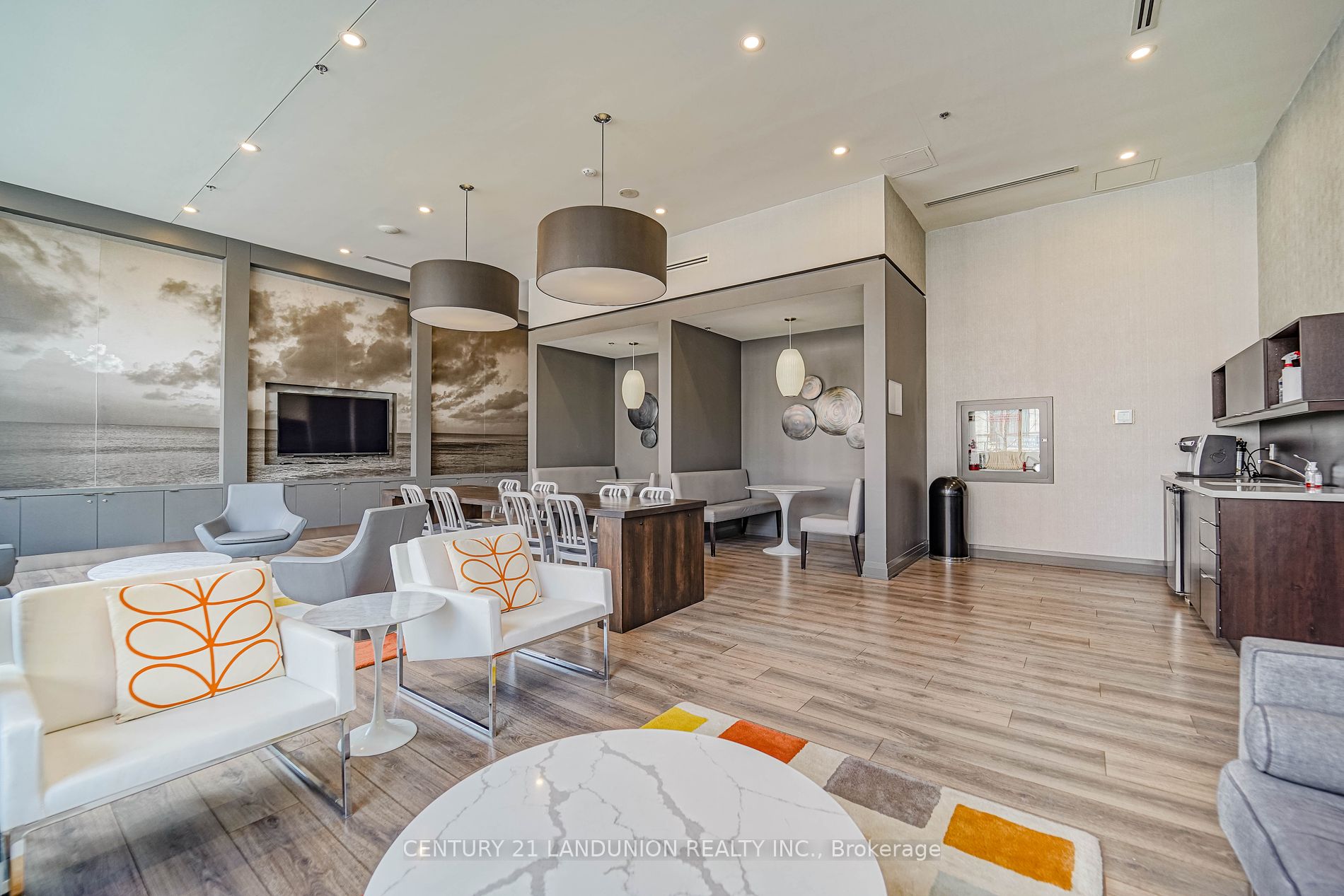 18 Rean Dr, #711