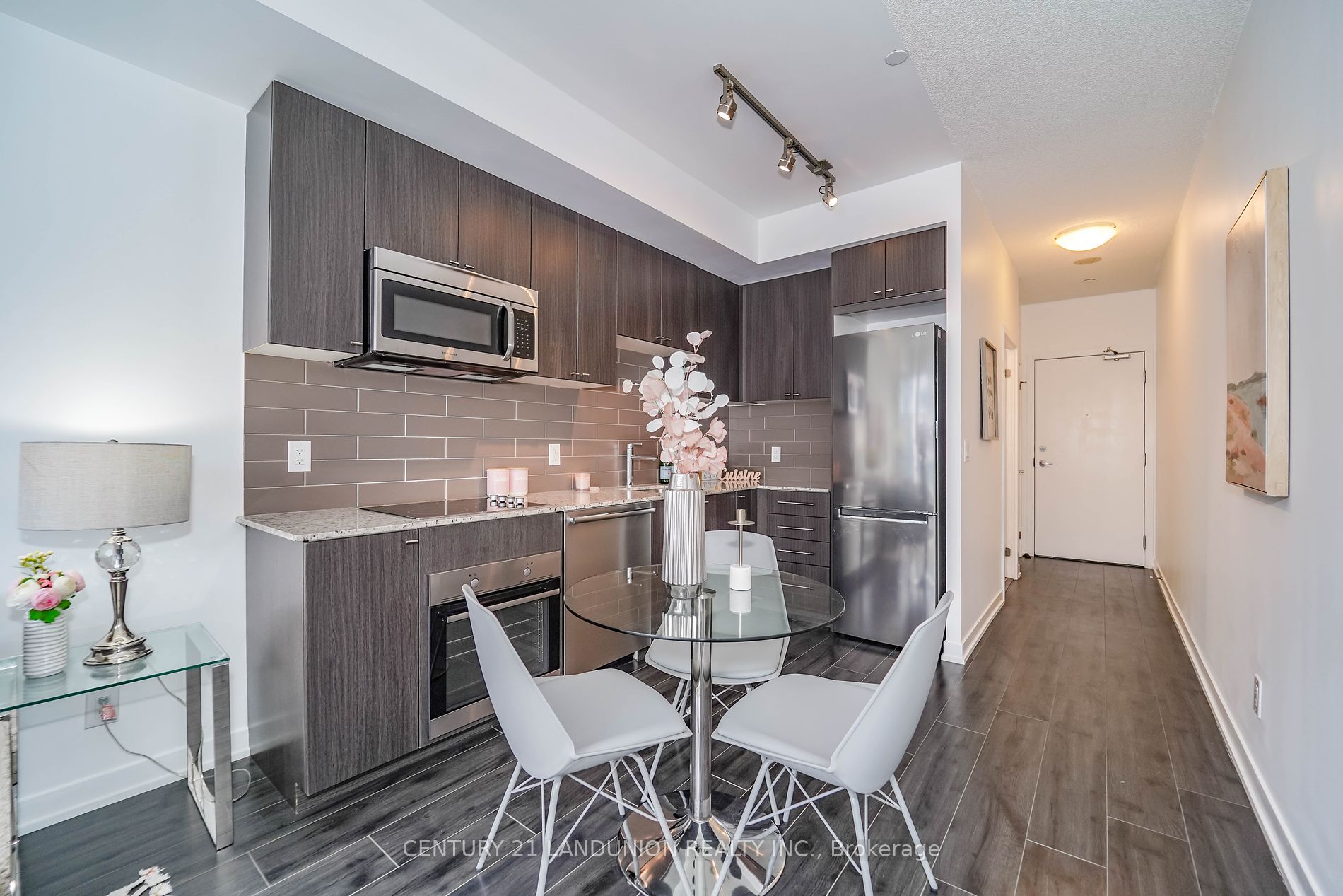 18 Rean Dr, #711