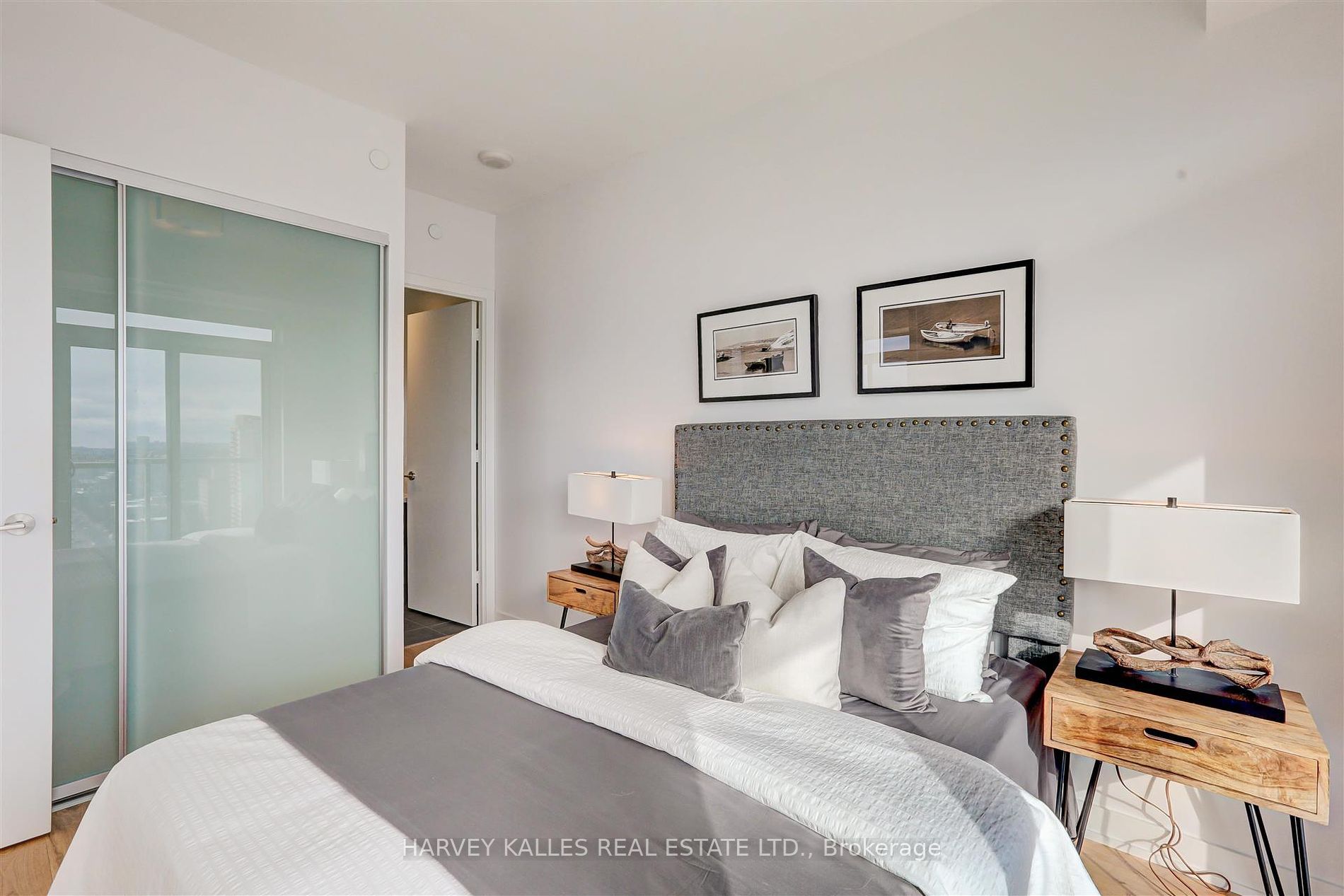 501 St Clair Ave W, #1905