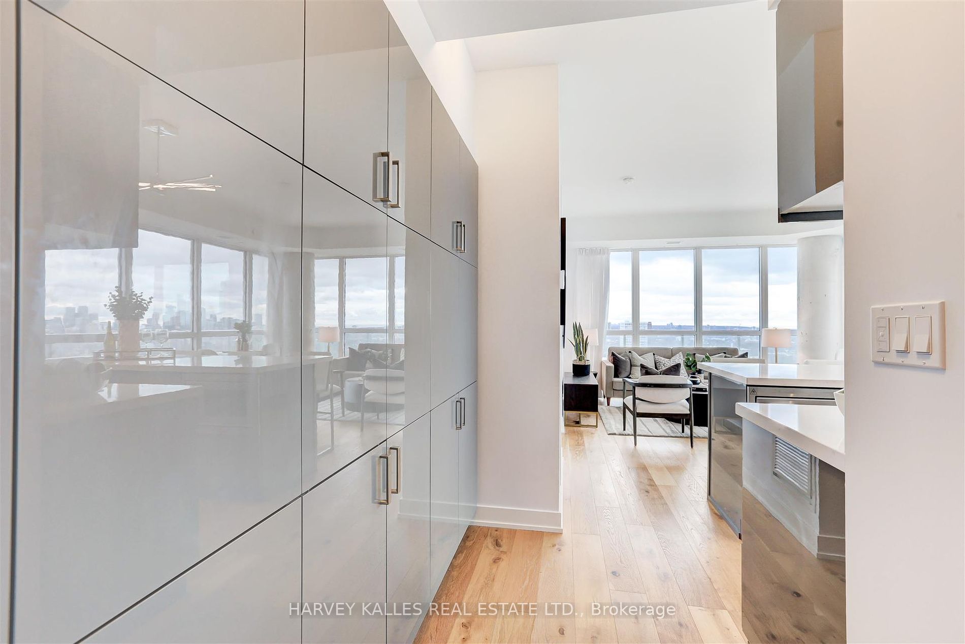 501 St Clair Ave W, #1905