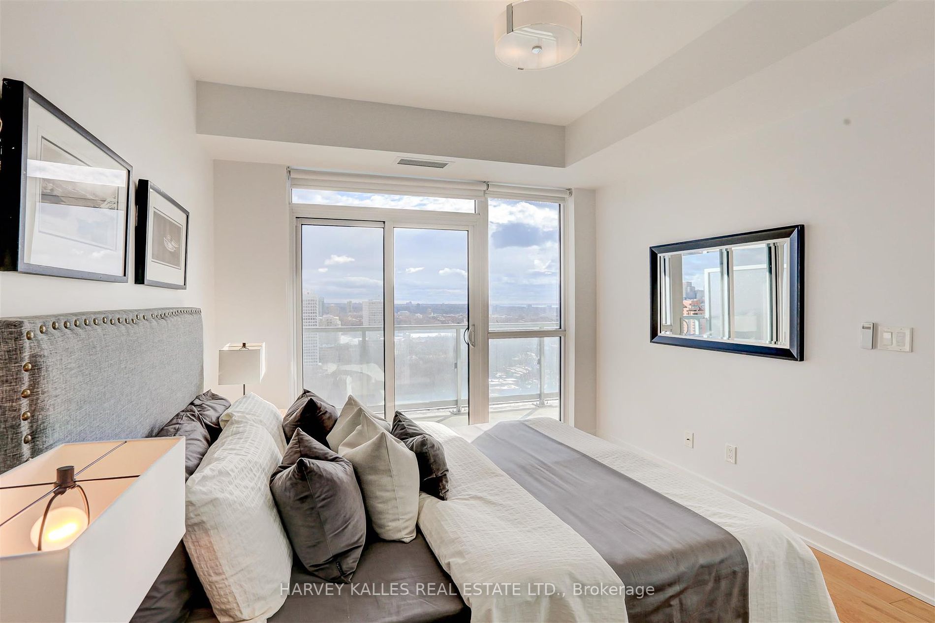 501 St Clair Ave W, #1905