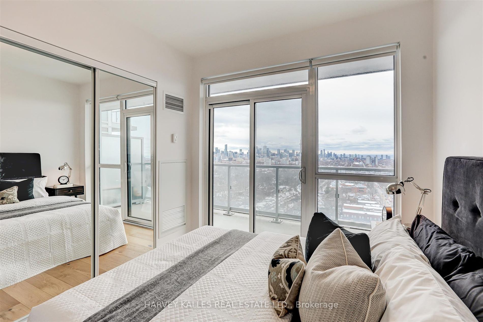 501 St Clair Ave W, #1905
