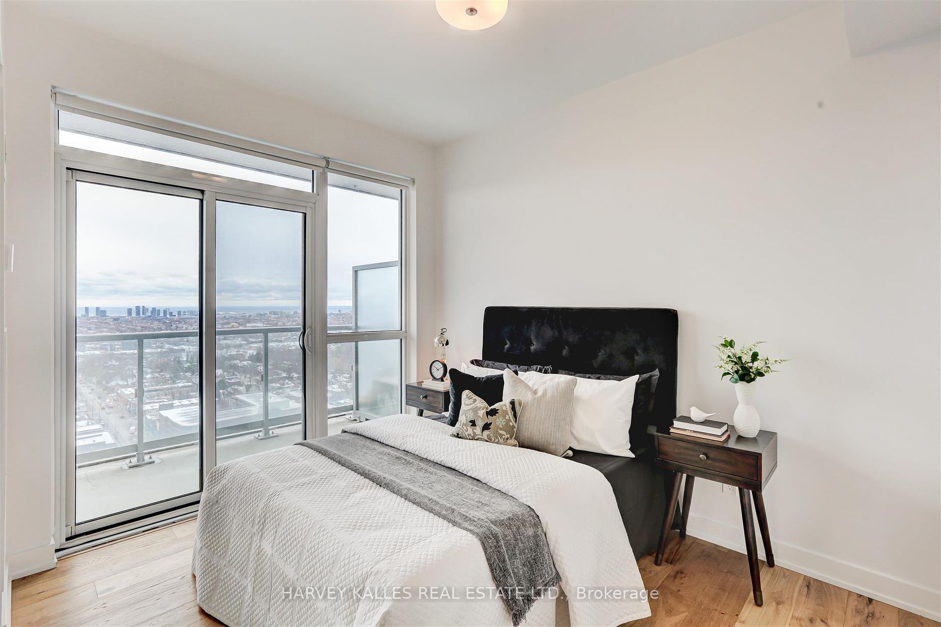 501 St Clair Ave W, #1905