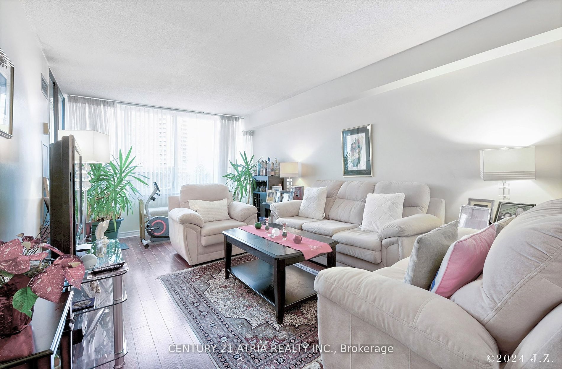 55 Skymark Drive, #605