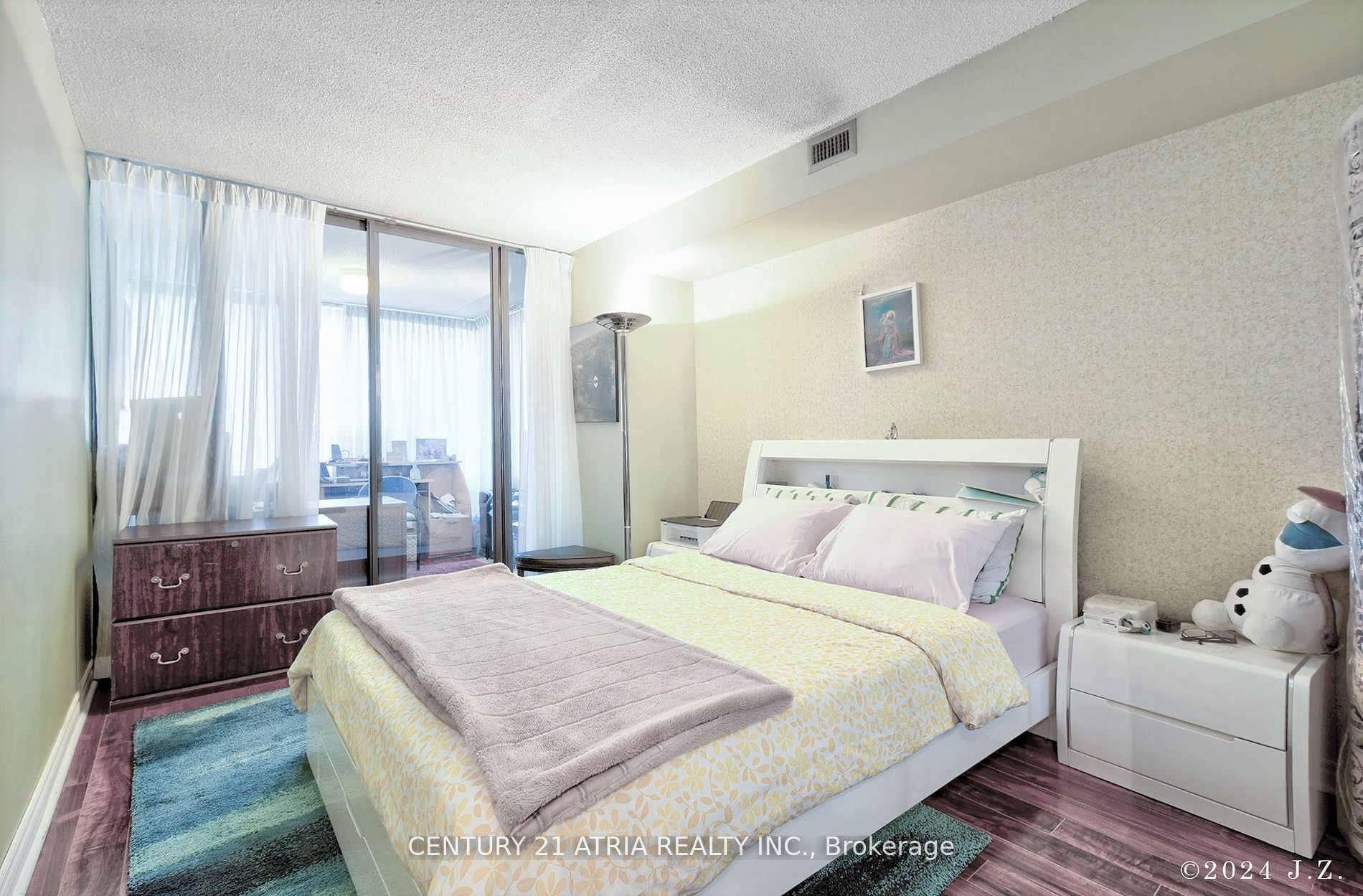 55 Skymark Drive, #605