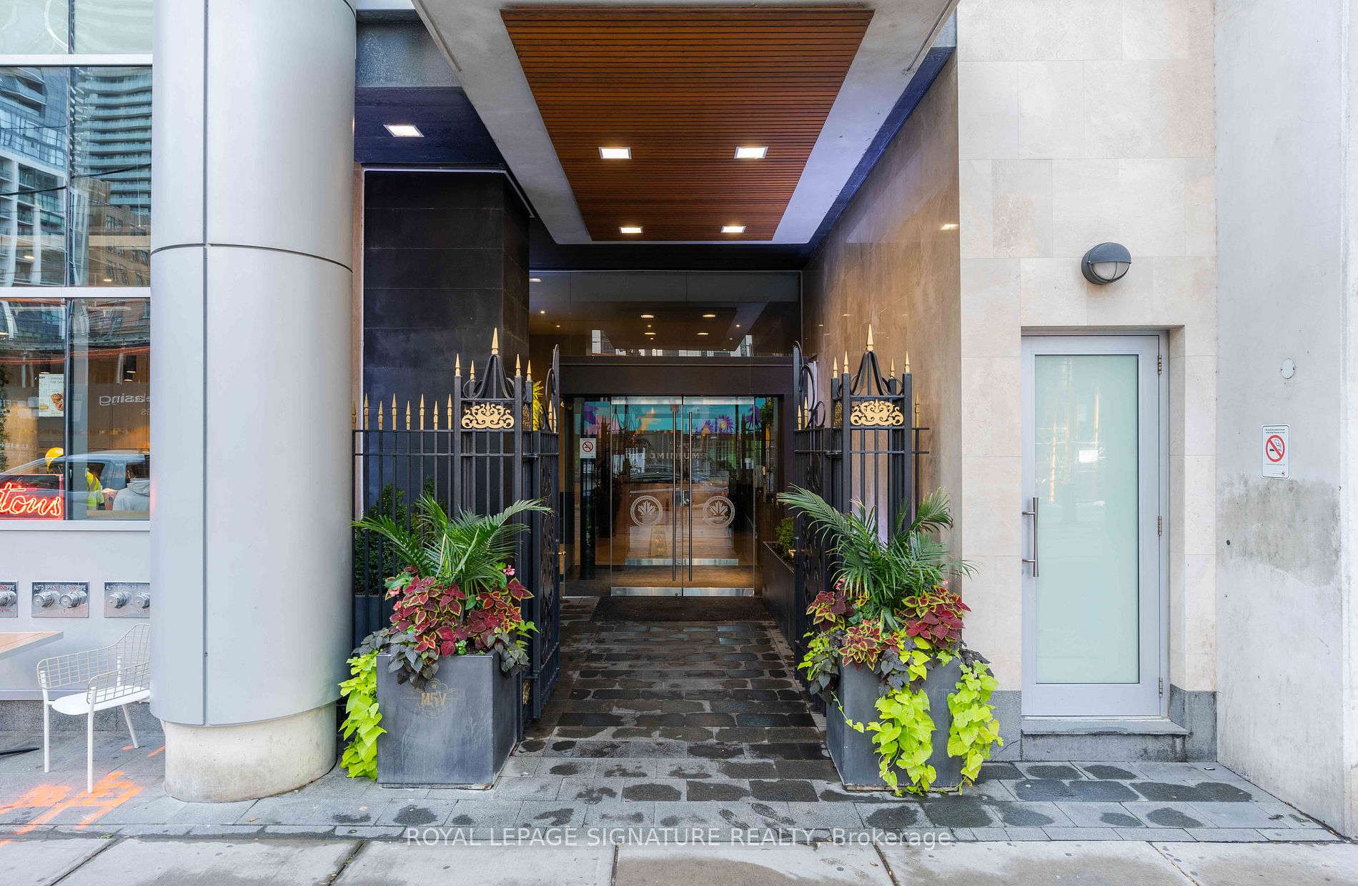 375 King St W, #Ph3508