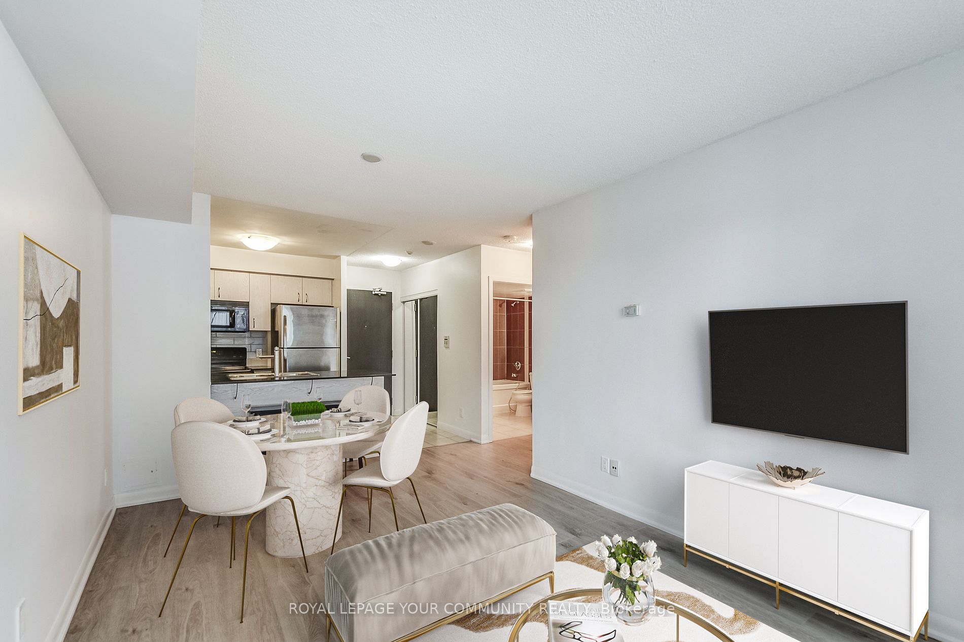 5793 Yonge St, #211