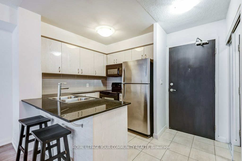 5793 Yonge St, #211