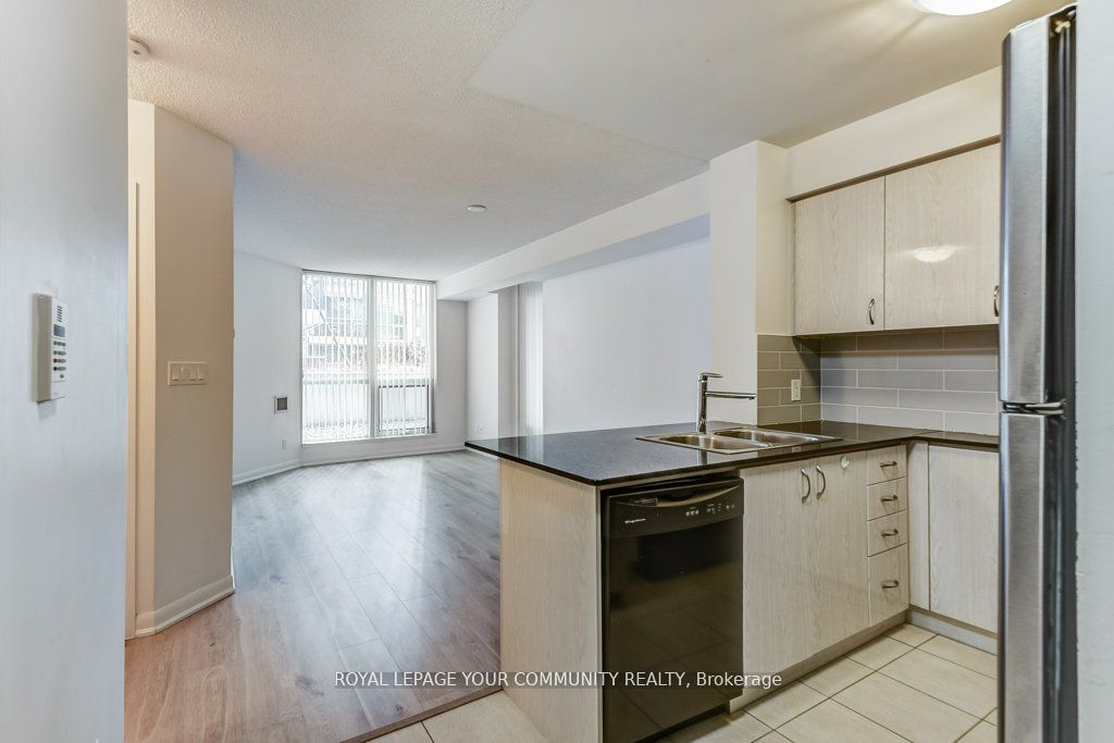 5793 Yonge St, #211