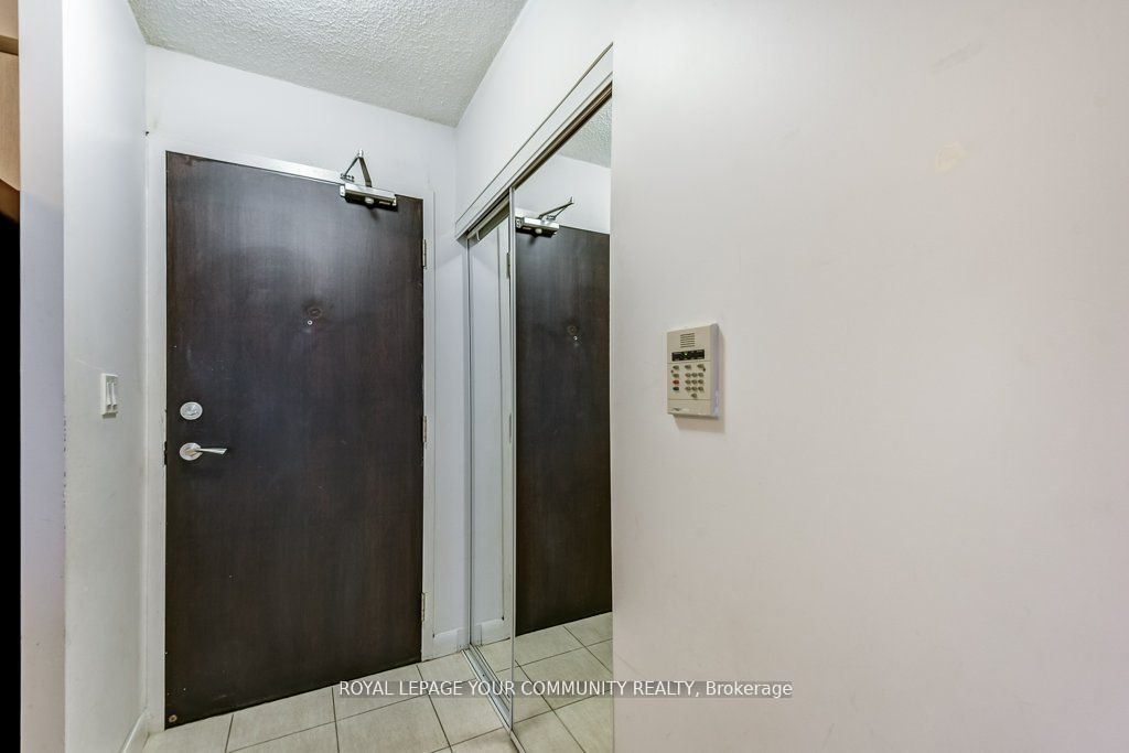 5793 Yonge St, #211