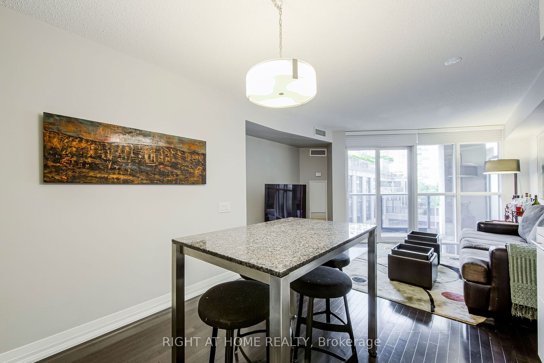 25 Carlton St, #406