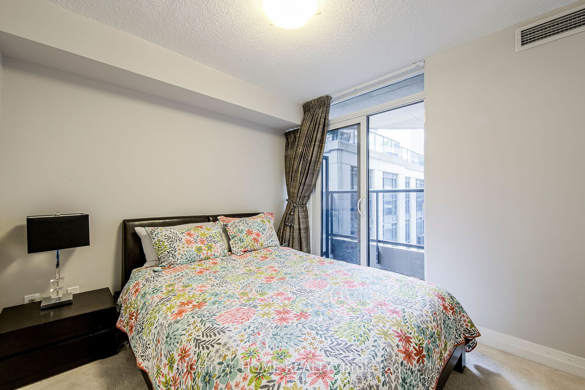 25 Carlton St, #406