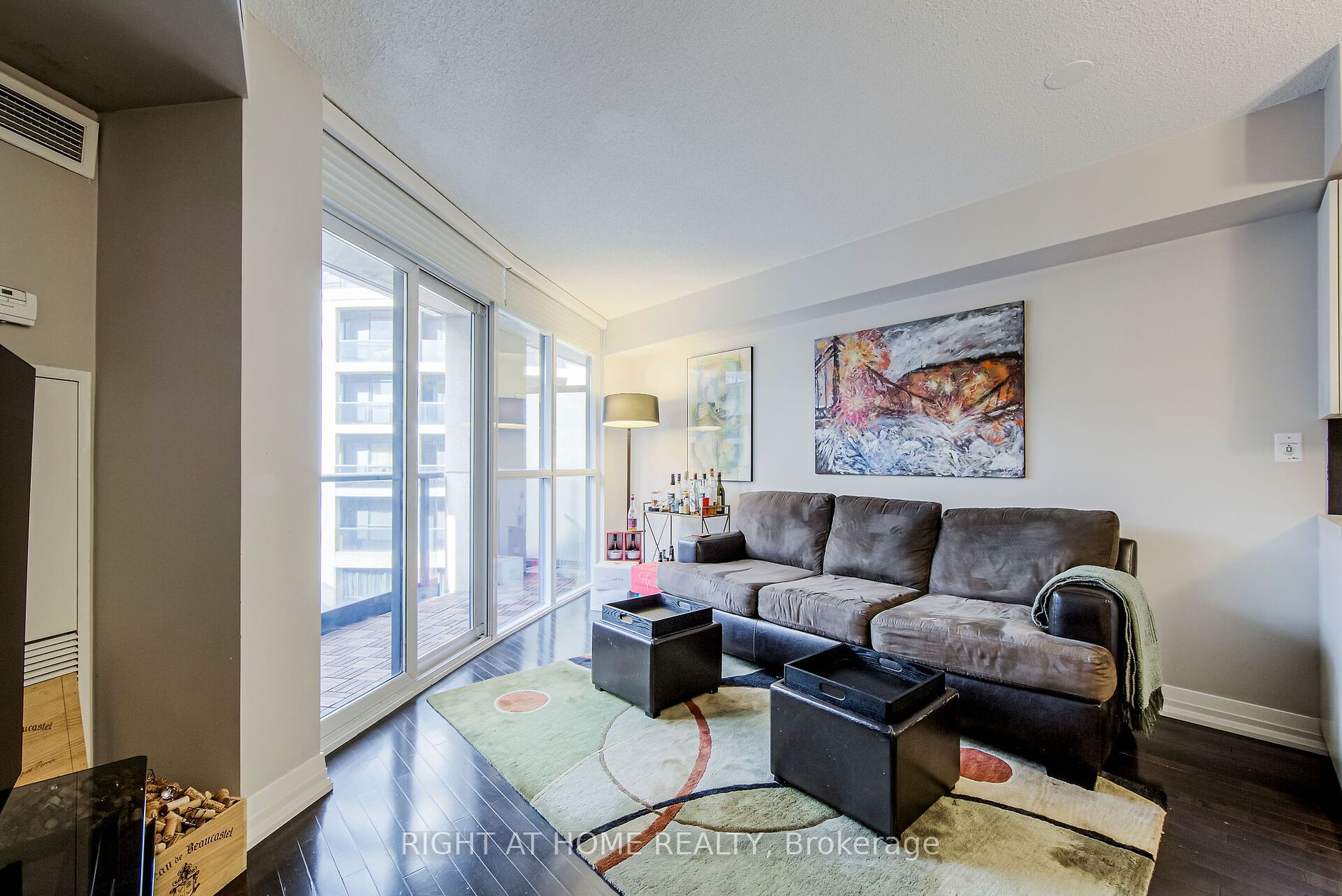 25 Carlton St, #406