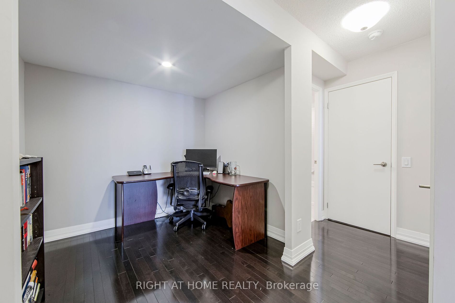 25 Carlton St, #406