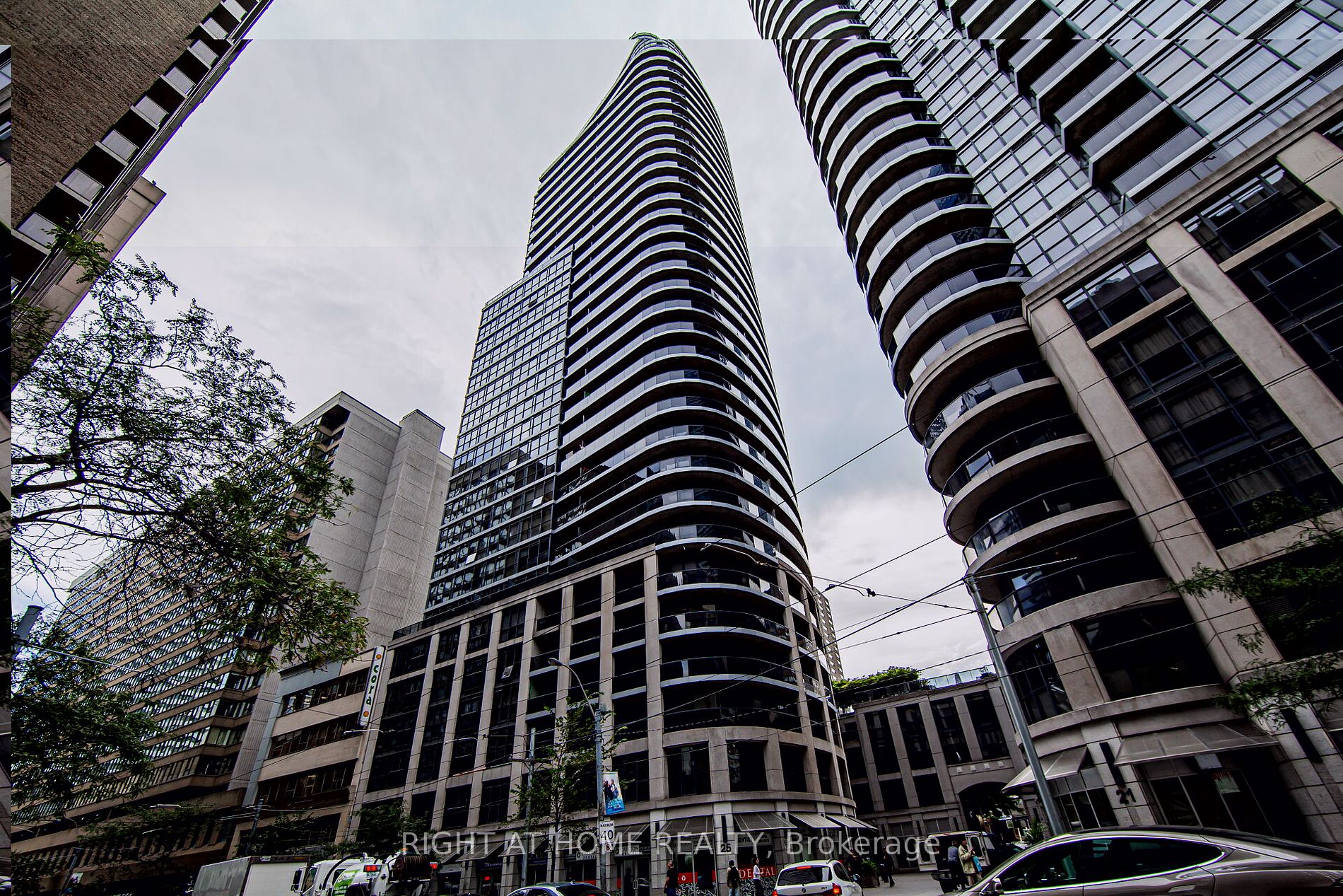25 Carlton St, #406