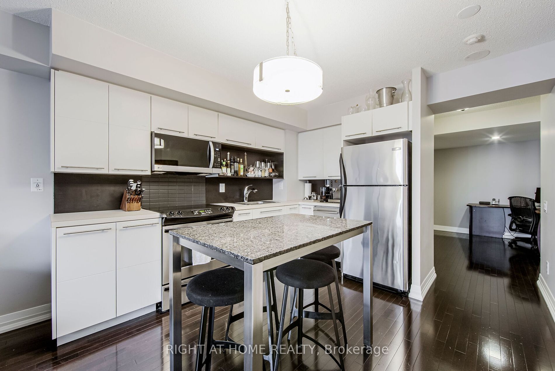 25 Carlton St, #406