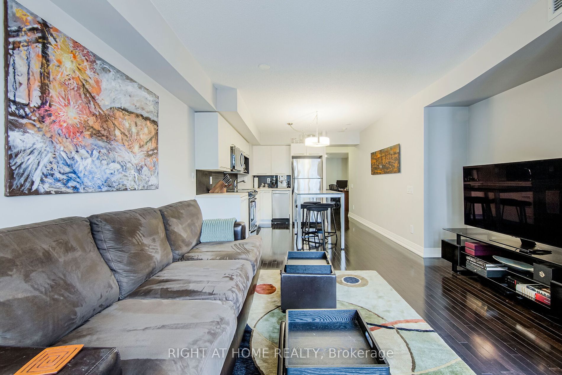 25 Carlton St, #406