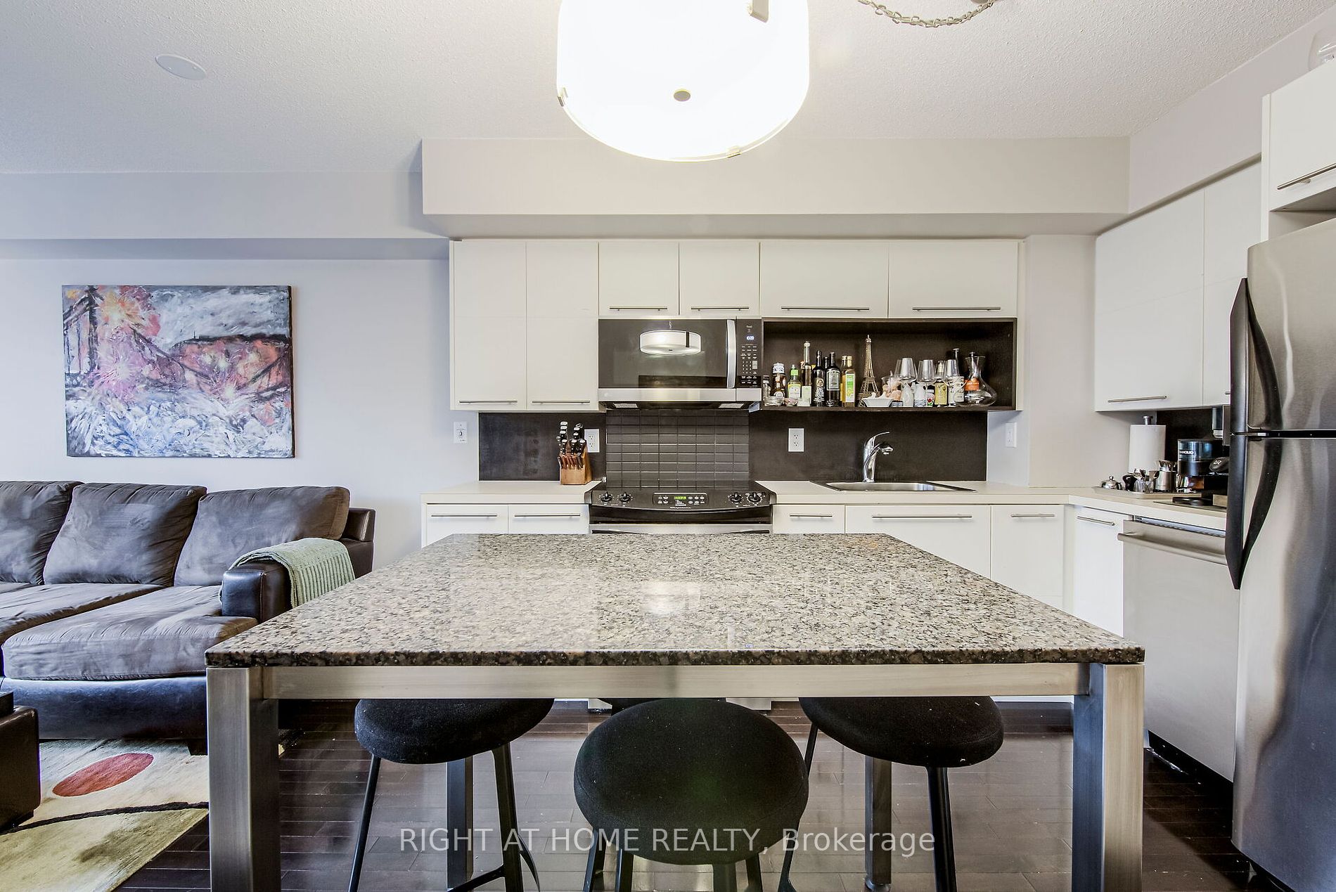 25 Carlton St, #406