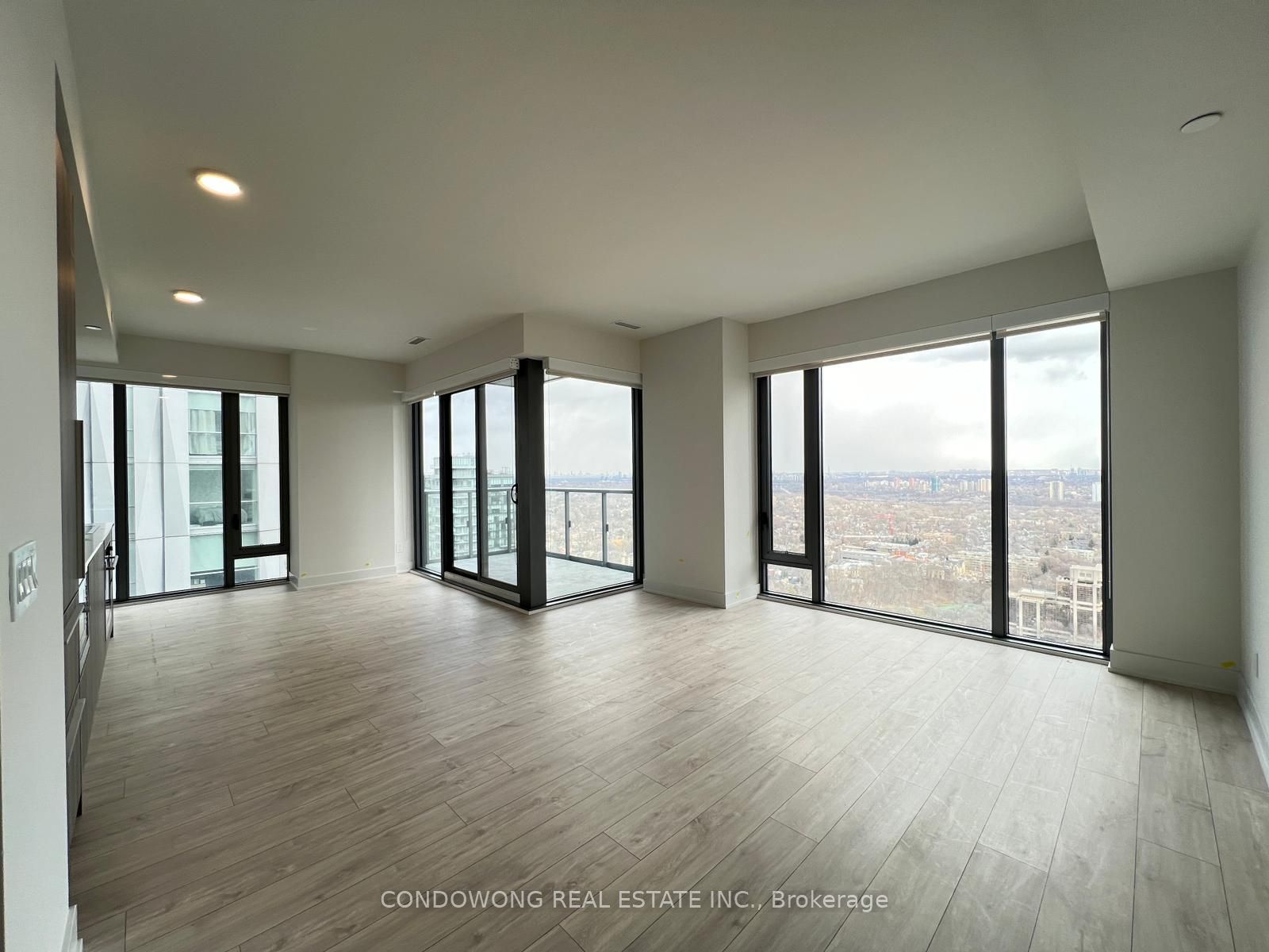 8 Cumberland Street, #3707