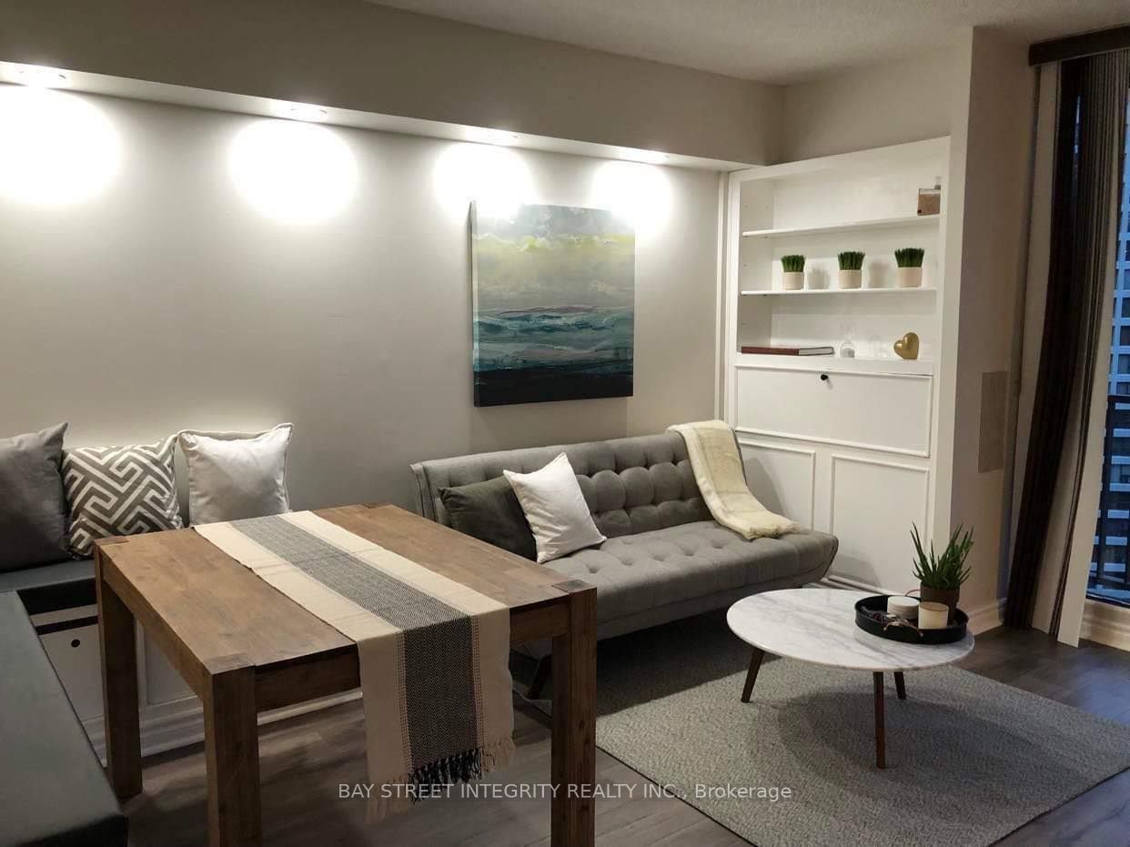 33 Harbour Square, #3013