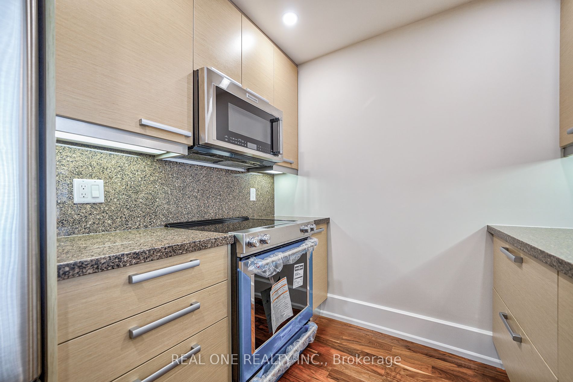 662 Sheppard Avenue E, #1203