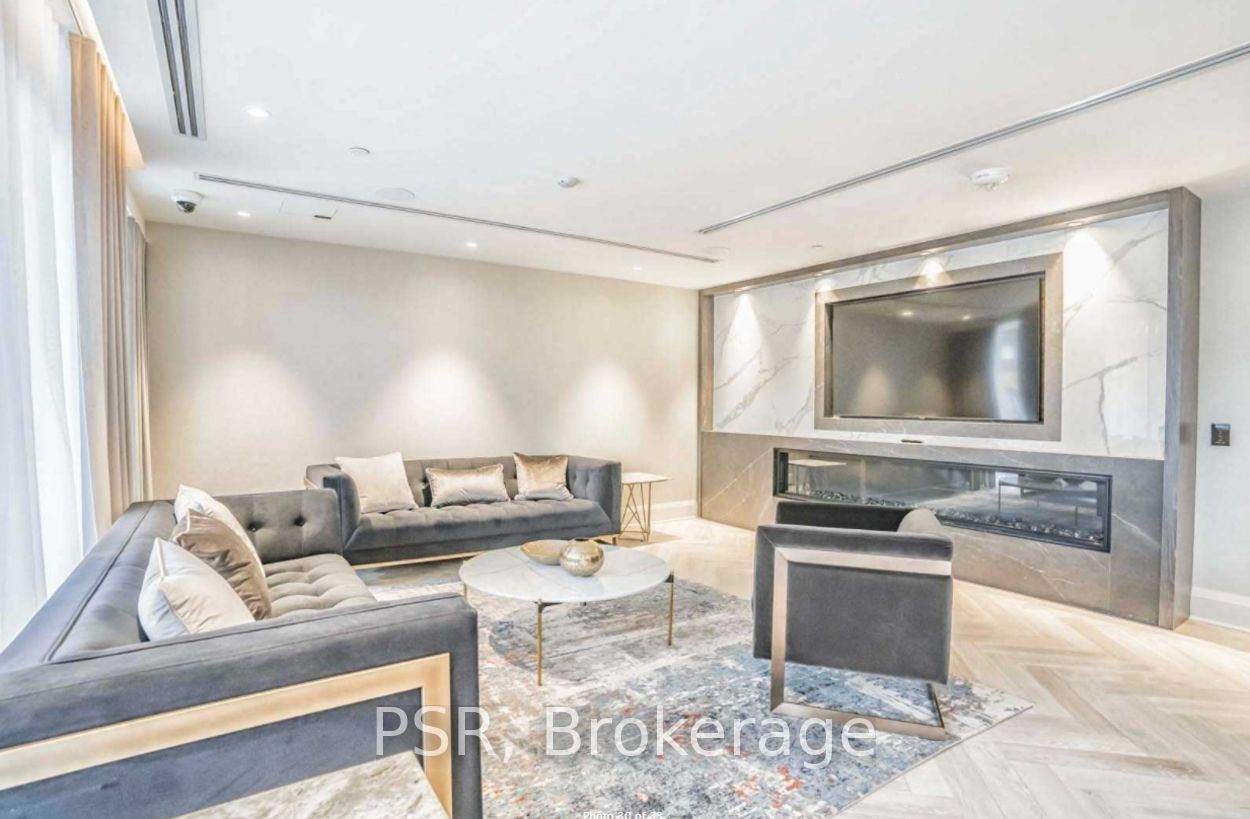 151 Avenue Rd, #410