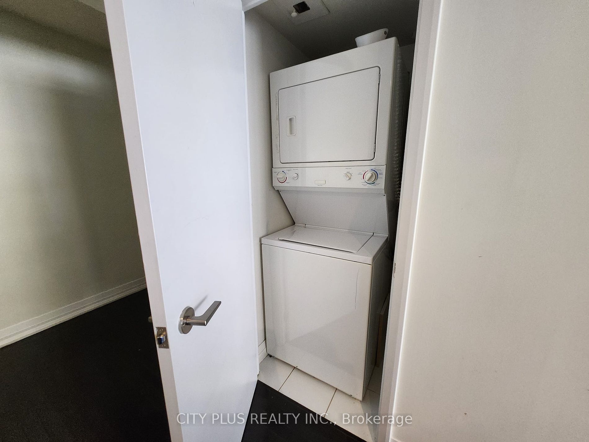 25 Carlton St, #1810