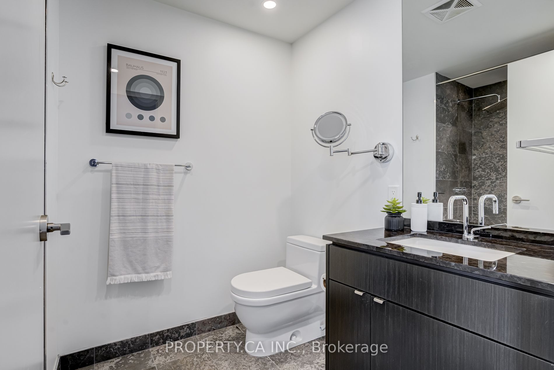 60 Colborne St, #2503