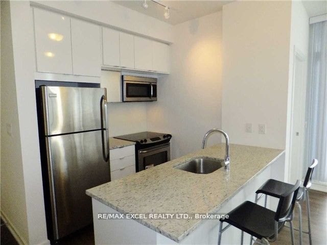 62 Forest Manor Rd, #611