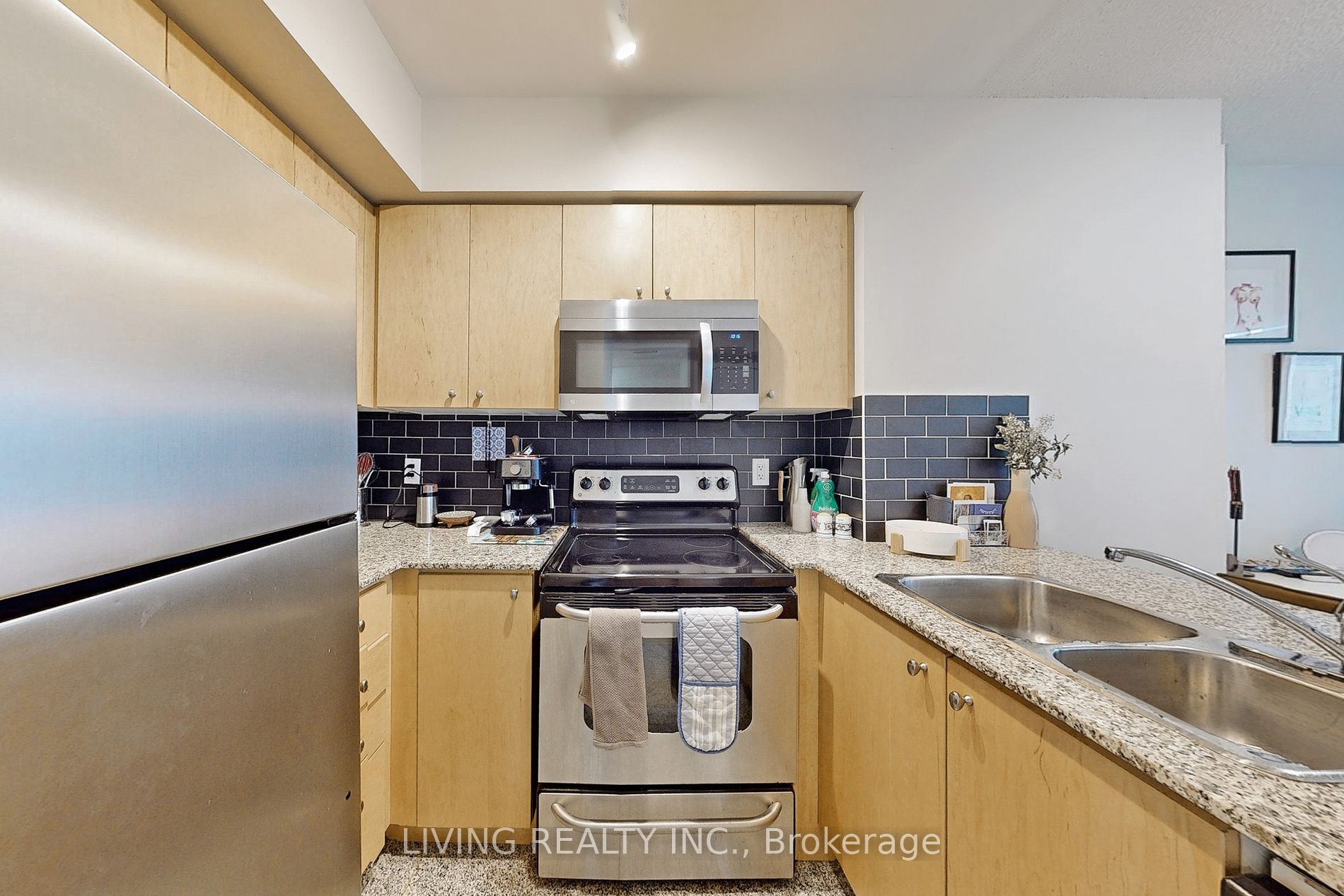 8 Scollard Street, #411