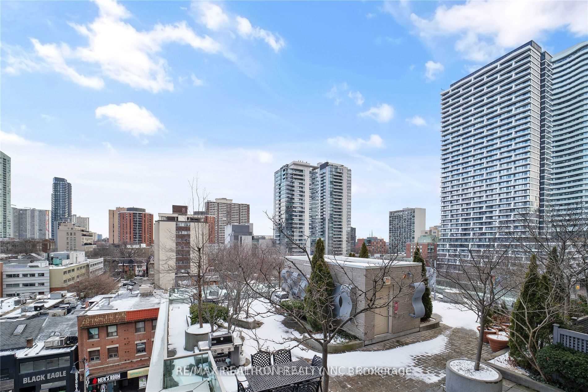 70 Alexander Street, #707
