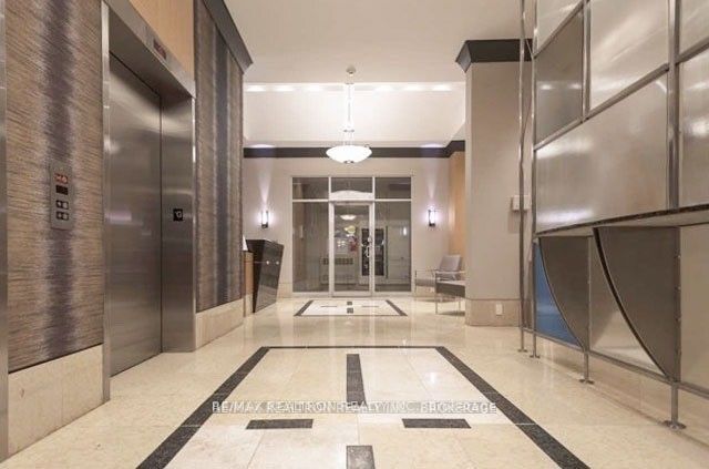 70 Alexander Street, #707