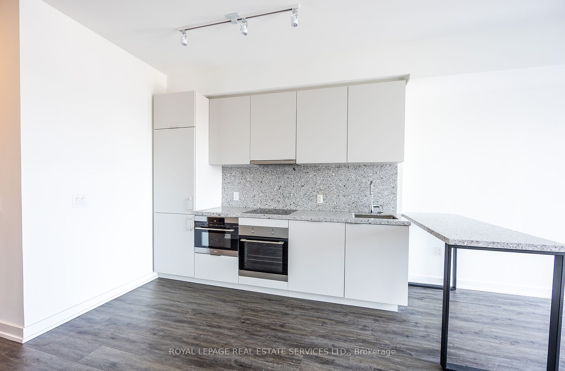 158 Front St E, #1812