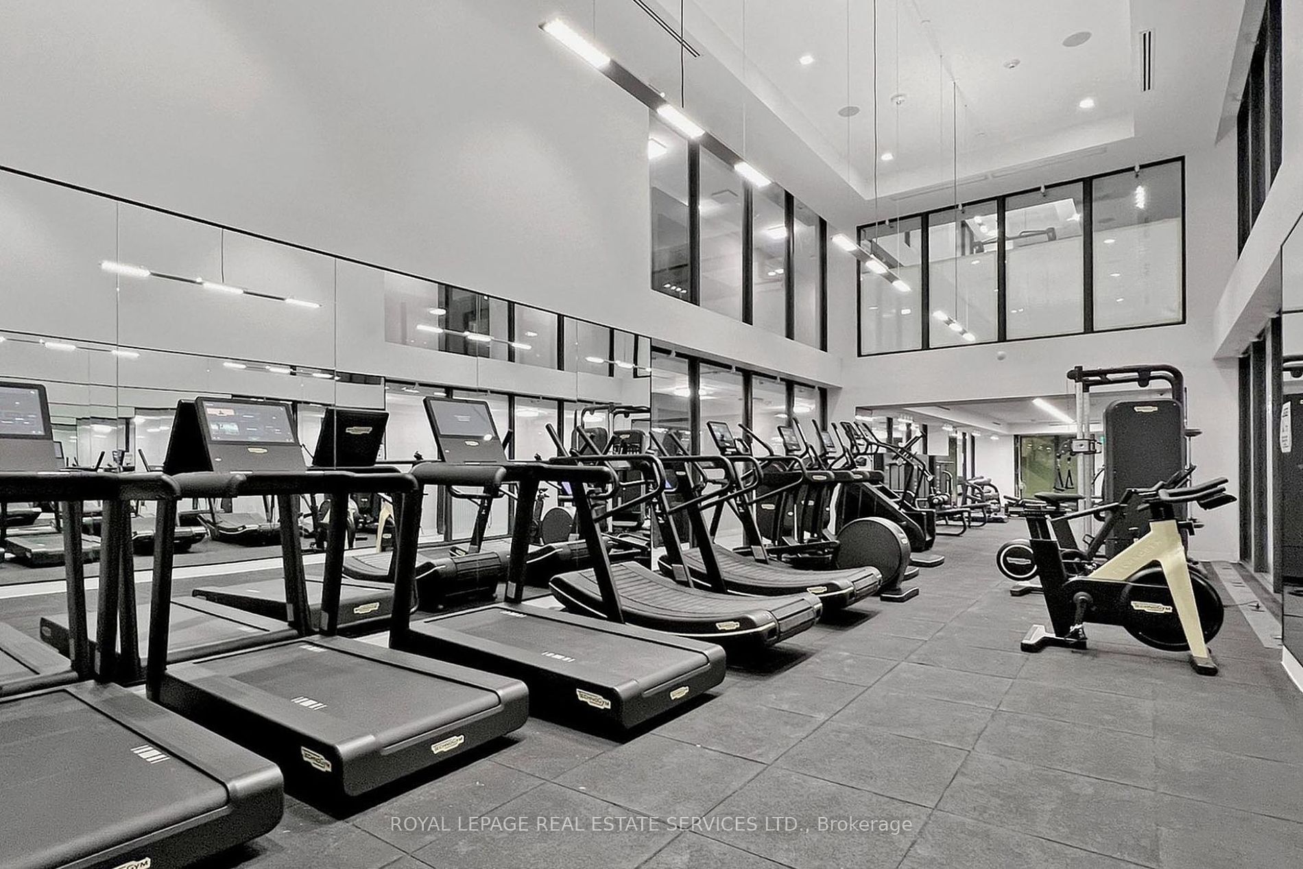 158 Front St E, #1812