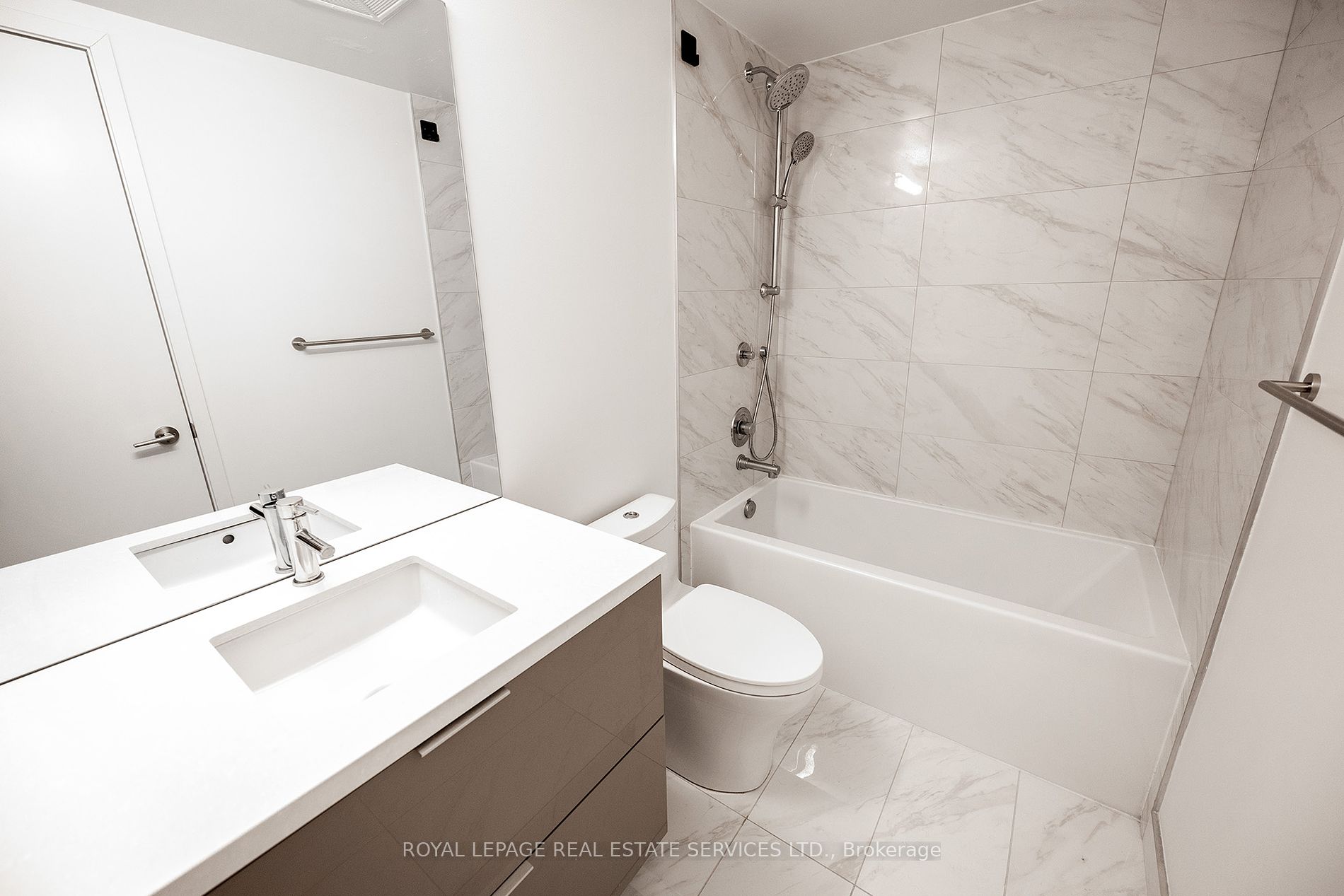 158 Front St E, #1812