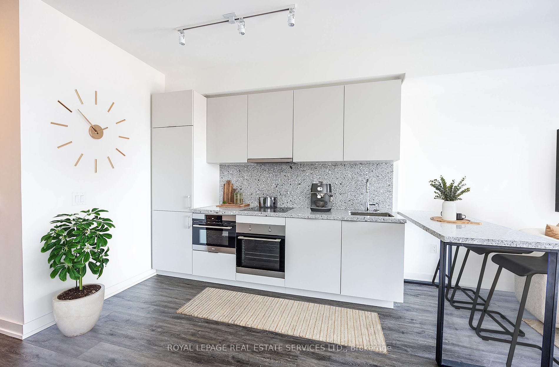 158 Front St E, #1812