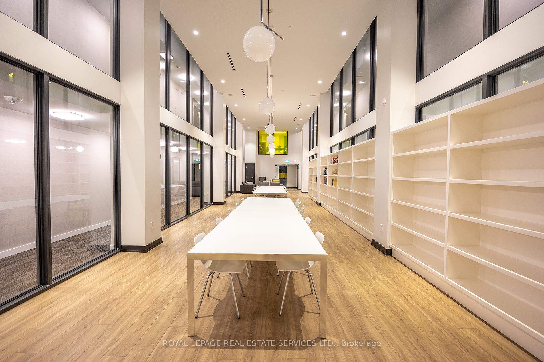158 Front St E, #1812