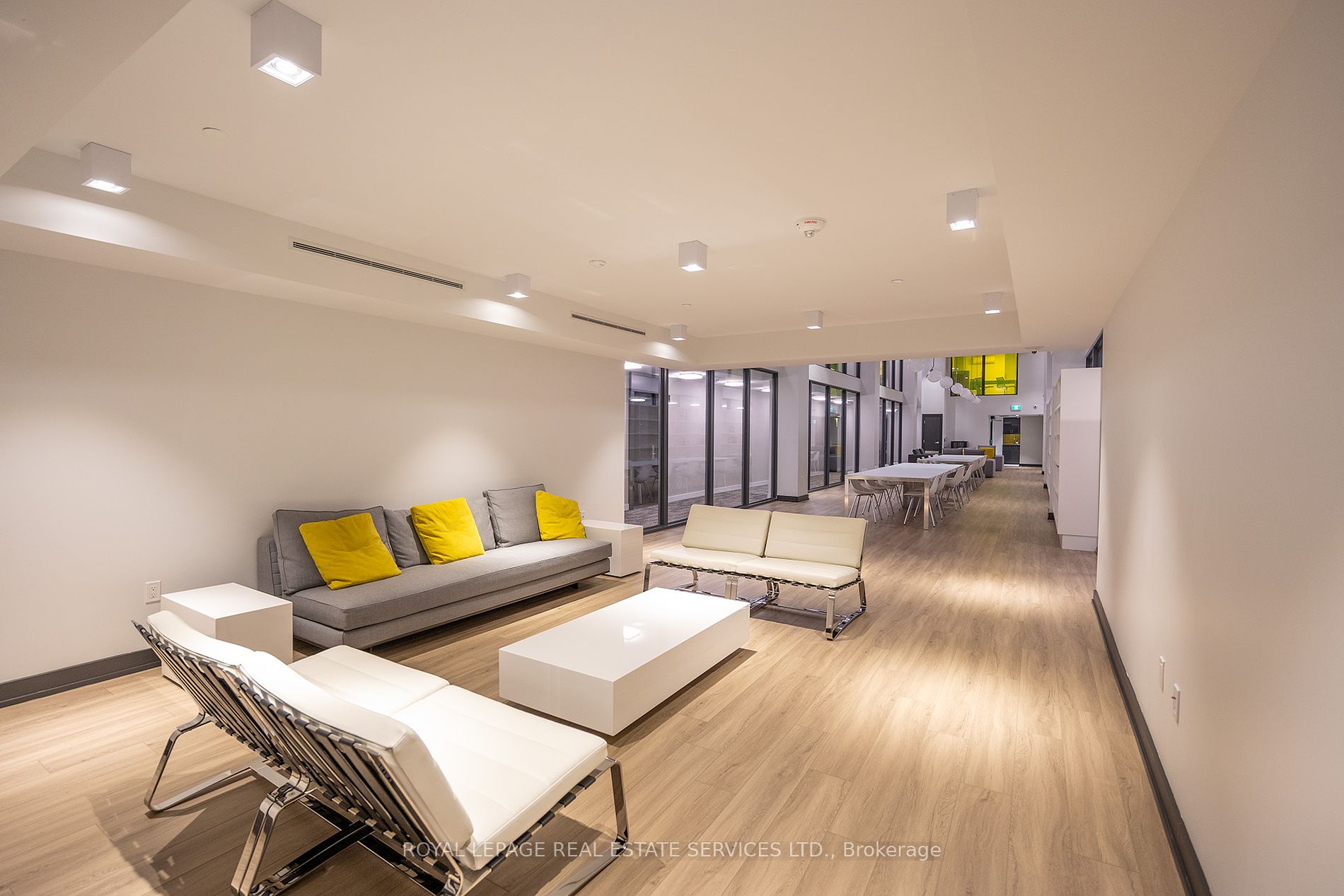 158 Front St E, #1812