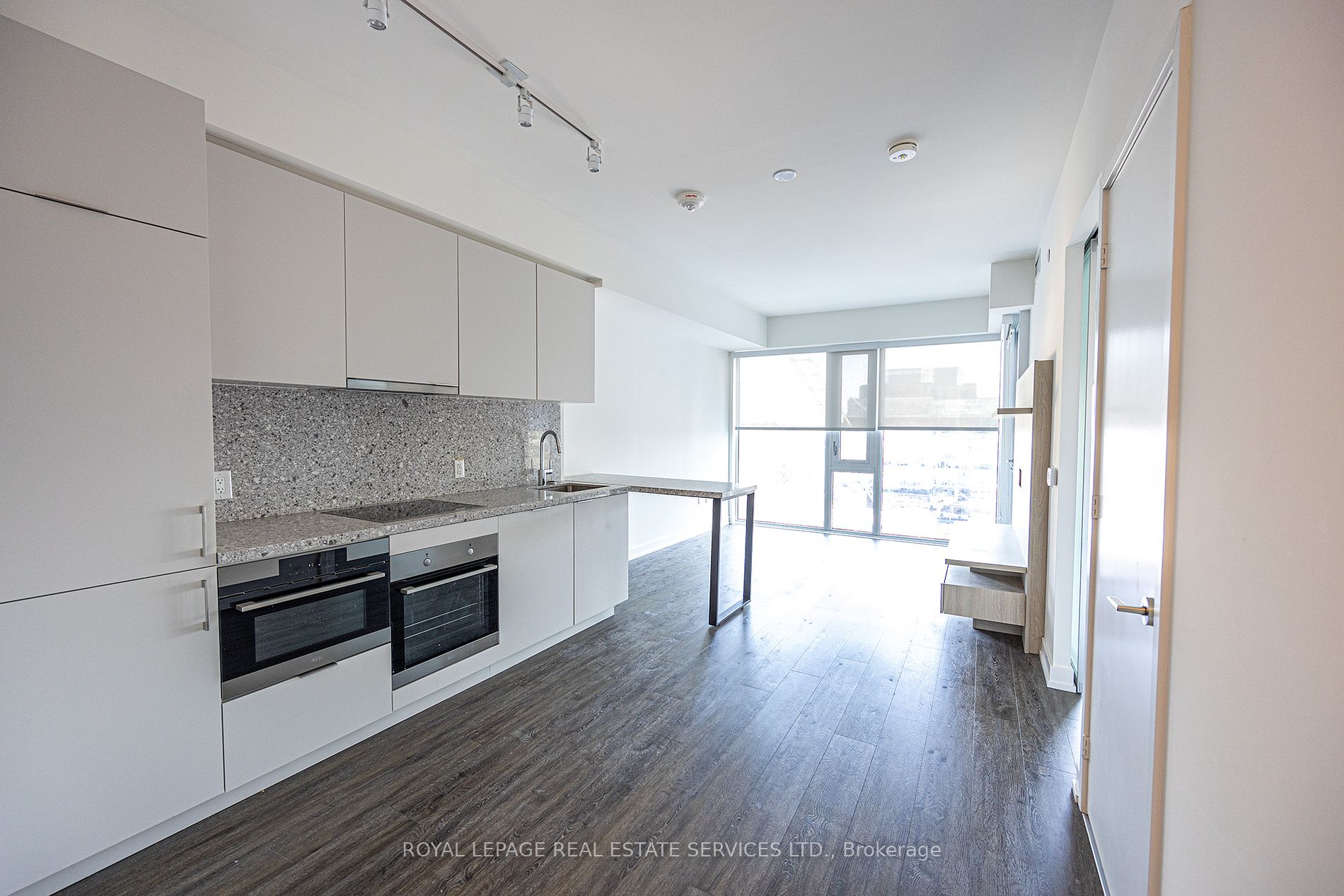 158 Front St E, #1812