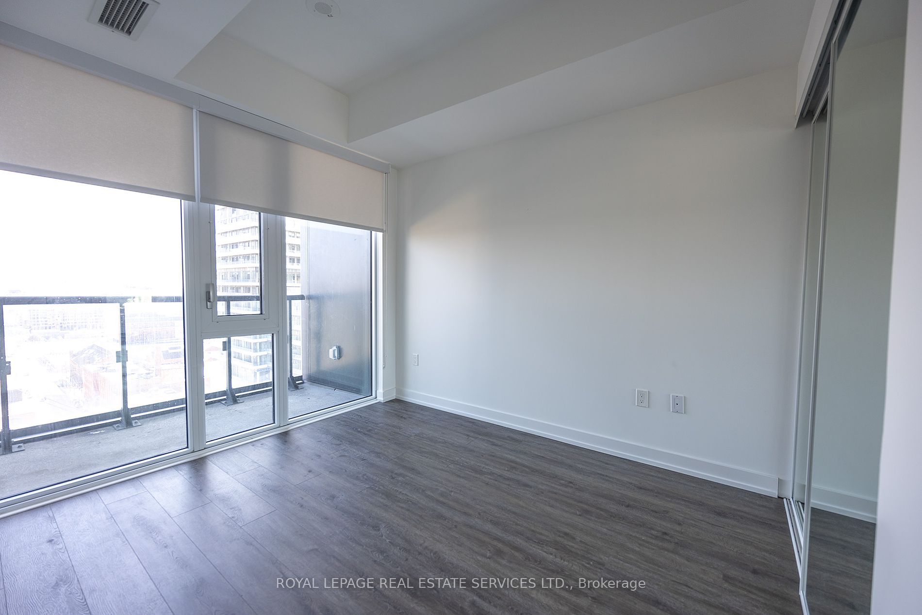 158 Front St E, #1812