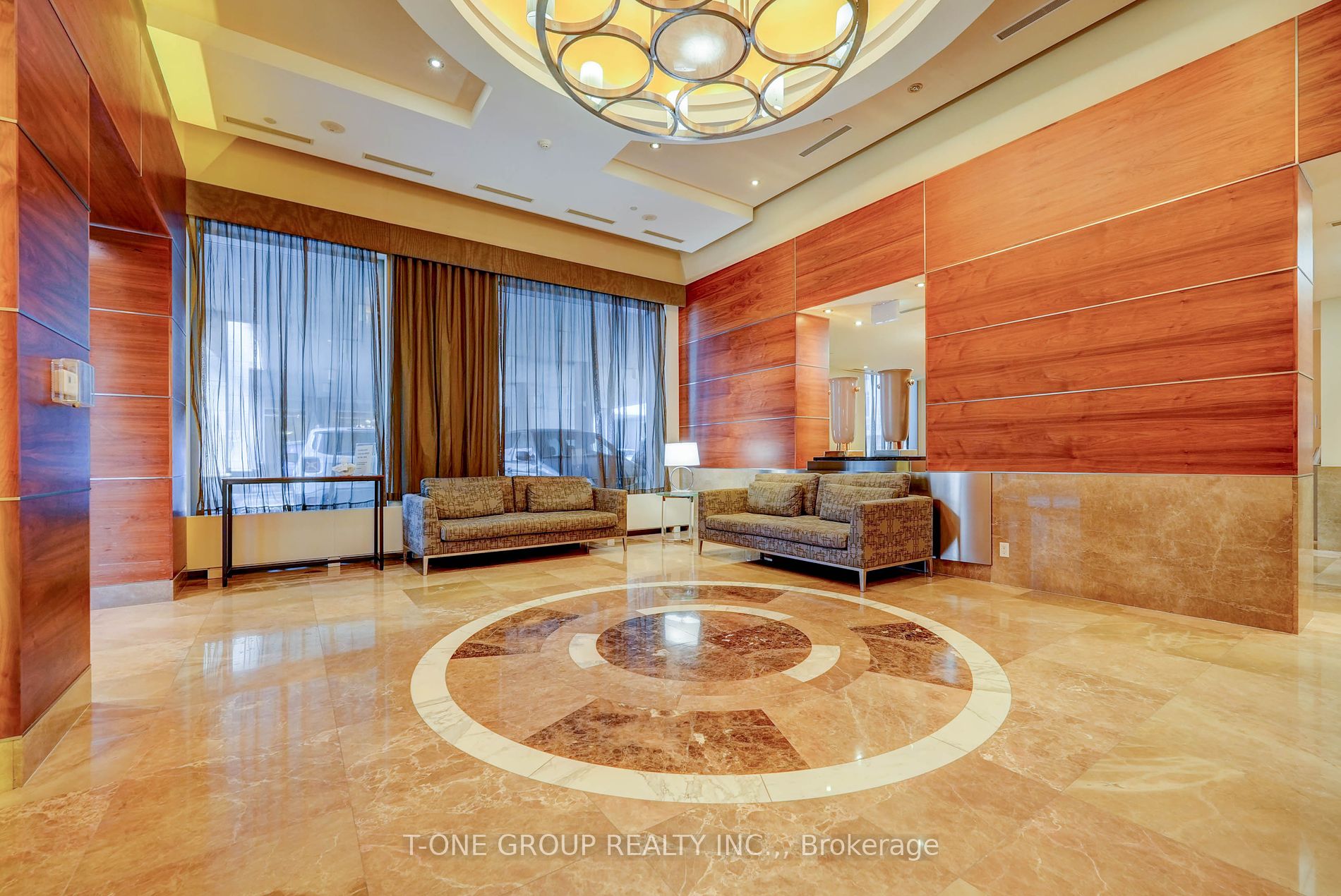 761 Bay St, #914