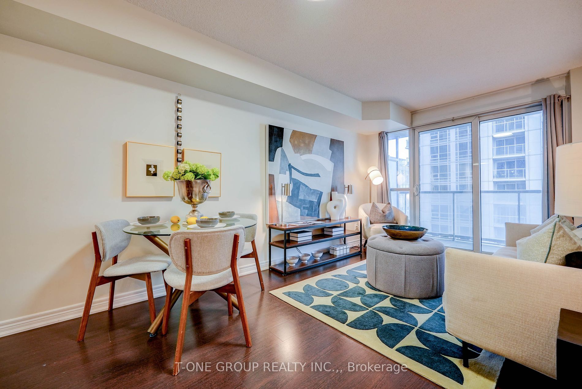 761 Bay St, #914